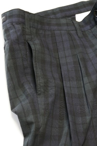 画像2: 「ILL180°」LINEN PLAID 2-TUCK PANTS イルワンエイティ リネン 2タック チェックパンツ ILL242-46 [ブラックウォッチ]