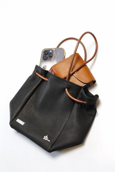 画像1: 「ILL180°」DEER SKIN DRAWSTRING BAG イルワンエイティ ディアスキン ドローストリング バッグ 巾着 ILL252-42D [ブラック]