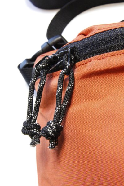 画像3: 「ILL180°」×「MT.RAINIER DESIGN」ONE PANEL BAG イルワンエイティ マウントレーニア コラボ ワンパネル スモールバッグ ILL242-38MD [ブラック・ラスト] (3)